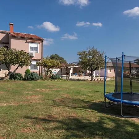 Lara Apartmán Marčana