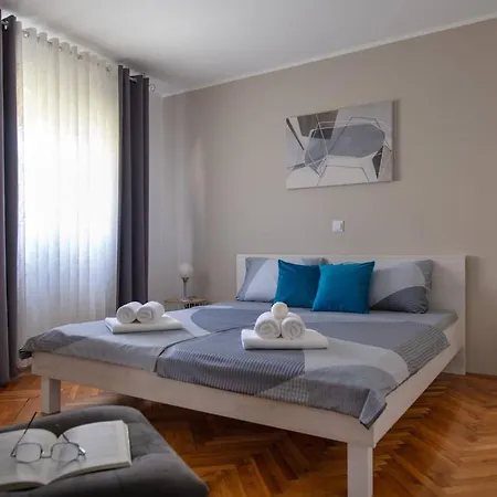 Lara Apartmán