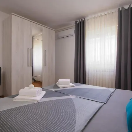 Lara Apartmán Marčana
